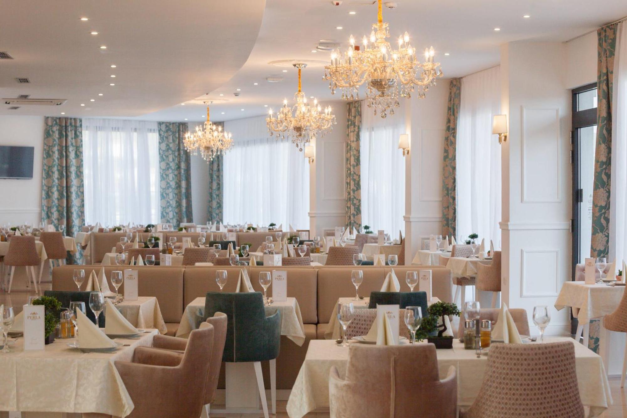 Hotel Perla 罗戈兹尼察 外观 照片