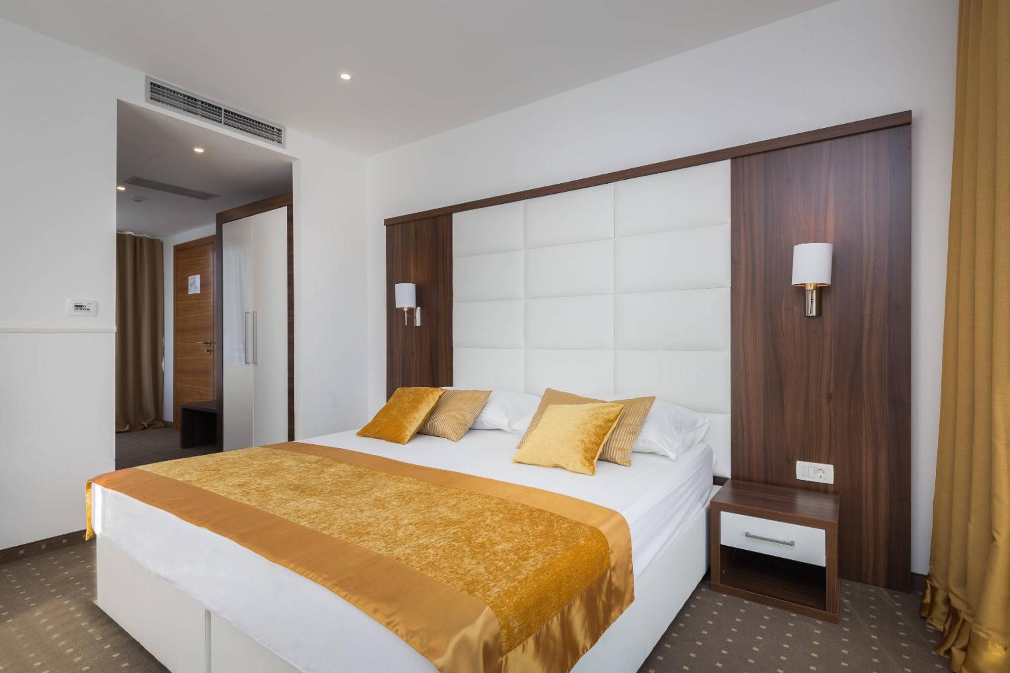 Hotel Perla 罗戈兹尼察 外观 照片