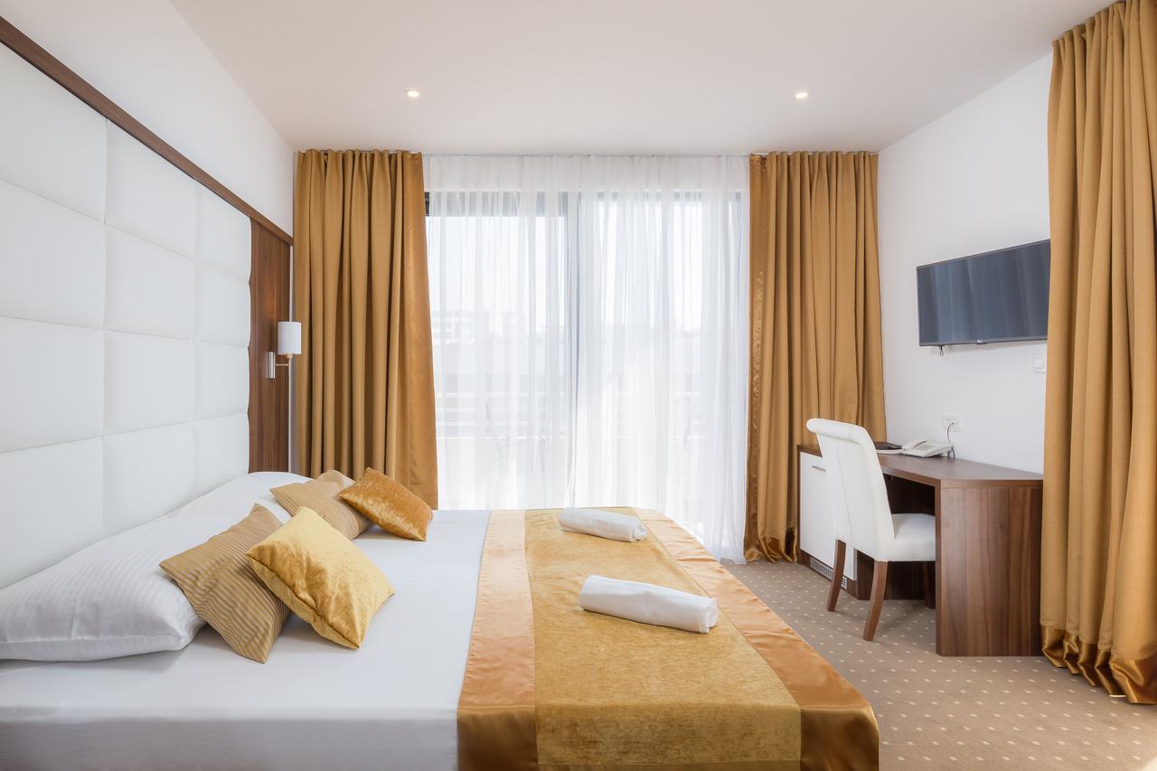 Hotel Perla 罗戈兹尼察 外观 照片