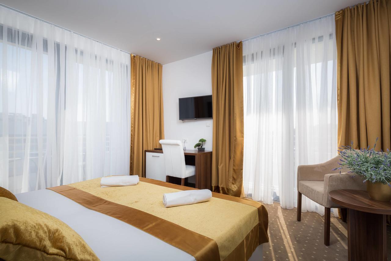 Hotel Perla 罗戈兹尼察 外观 照片
