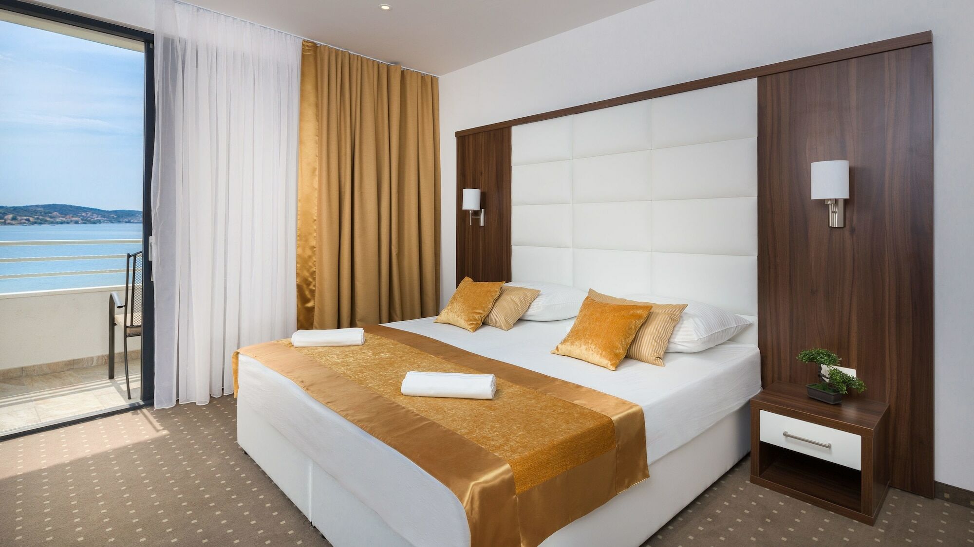 Hotel Perla 罗戈兹尼察 外观 照片