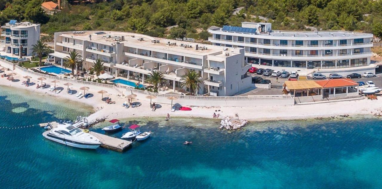 Hotel Perla 罗戈兹尼察 外观 照片