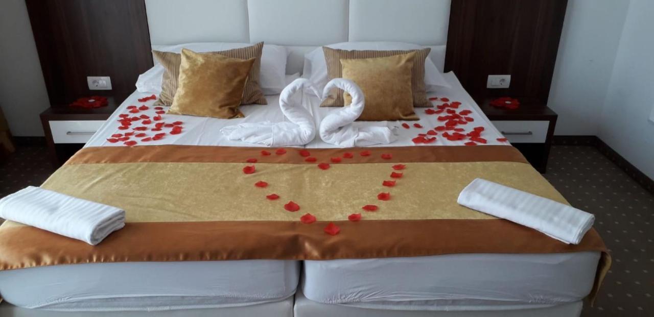 Hotel Perla 罗戈兹尼察 外观 照片