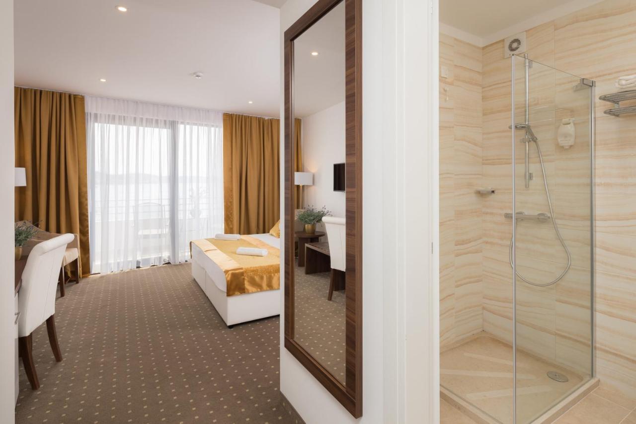 Hotel Perla 罗戈兹尼察 外观 照片